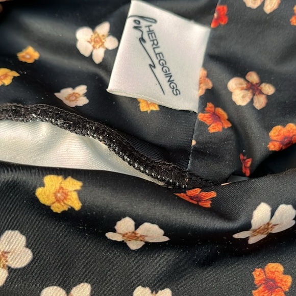 Her Leggings Love Floral Print Leggings Size S - Picture 3 of 4